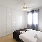 Wake Up By The Sea In Your Cozy Corner דירה