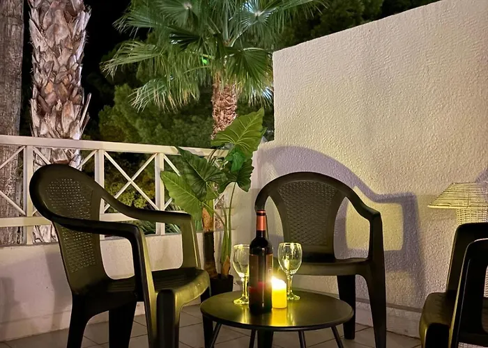 Wake Up By The Sea In Your Cozy Corner *