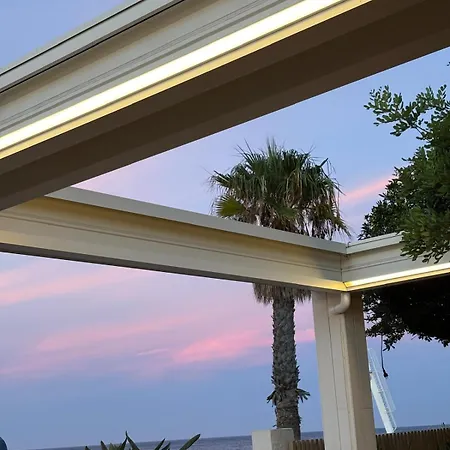 Wake Up By The Sea In Your Cozy Corner Διαμέρισμα